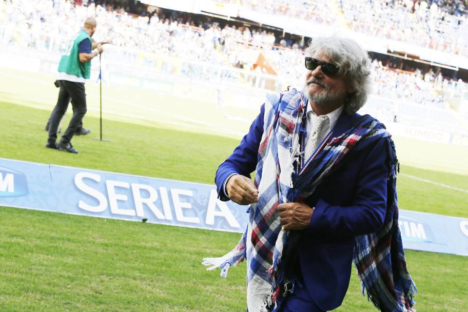 Il presidente della Sampdoria, Massimo Ferrero, a bordocampo.